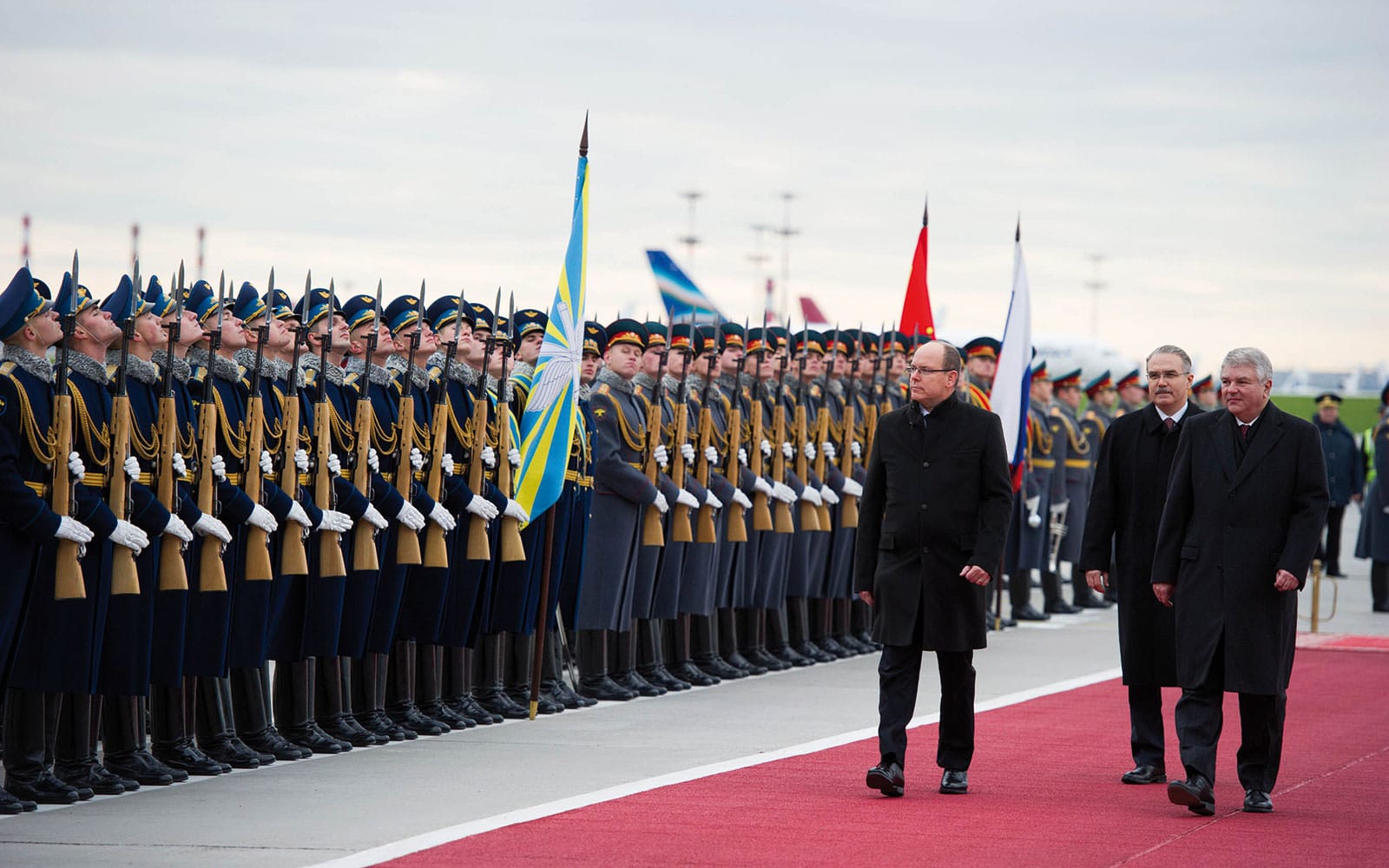 albert passant les troupes en revue