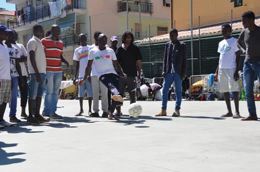 migrants-eglise-sant-antonio-vintimille-juillet-2016-mh-dsc_1805