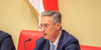 Puff cigarette électronique jetable Christophe Robino Monaco