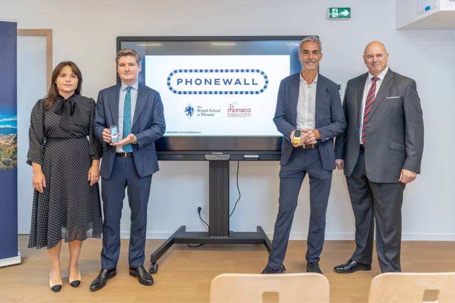 Nokia 3210 British School of Monaco Jeunes Education Ecole