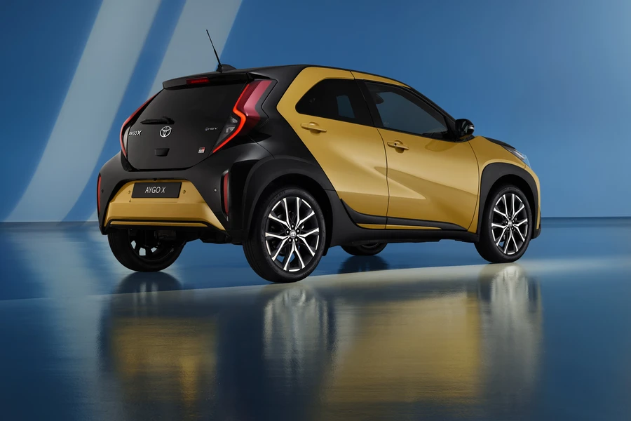 toyota_aygo_x_hybrid_gr_sport2